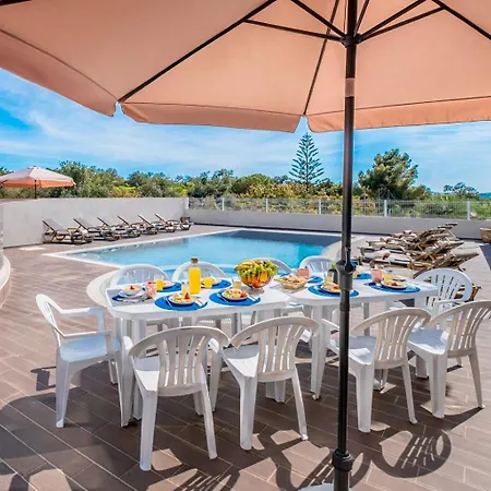 Dubai - Com Piscina Aquecível E Bbq - * Albufeira