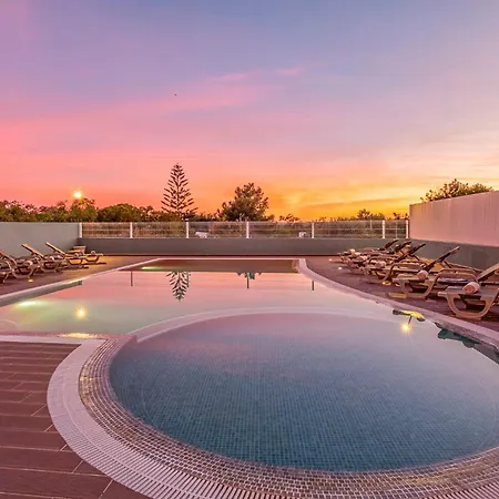 Villa Dubai - Com Piscina Aquecível E Bbq - Albufeira